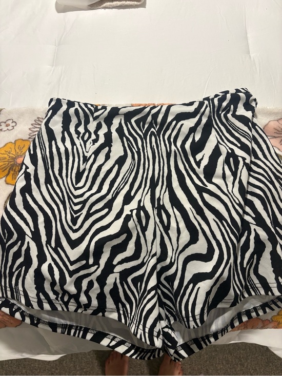 Pants - High-Waist Zebra Print Shorts - Black & White